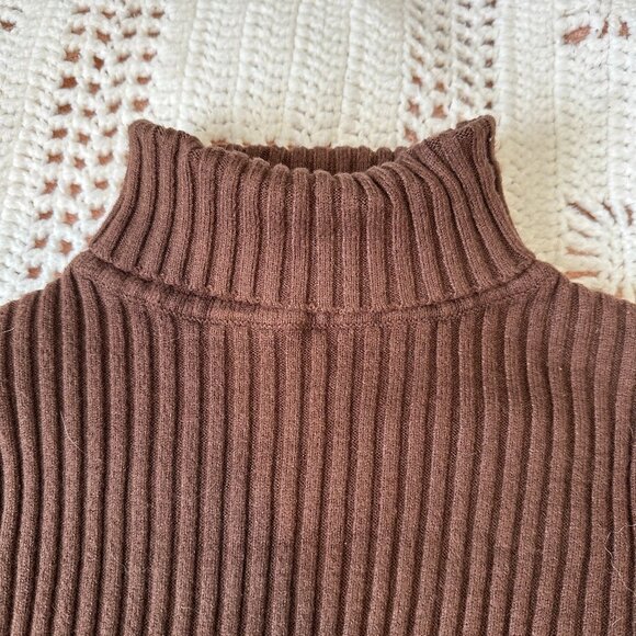 Cropped Turtleneck Ribbed Sweater - Size Large - Picture 3 of 5